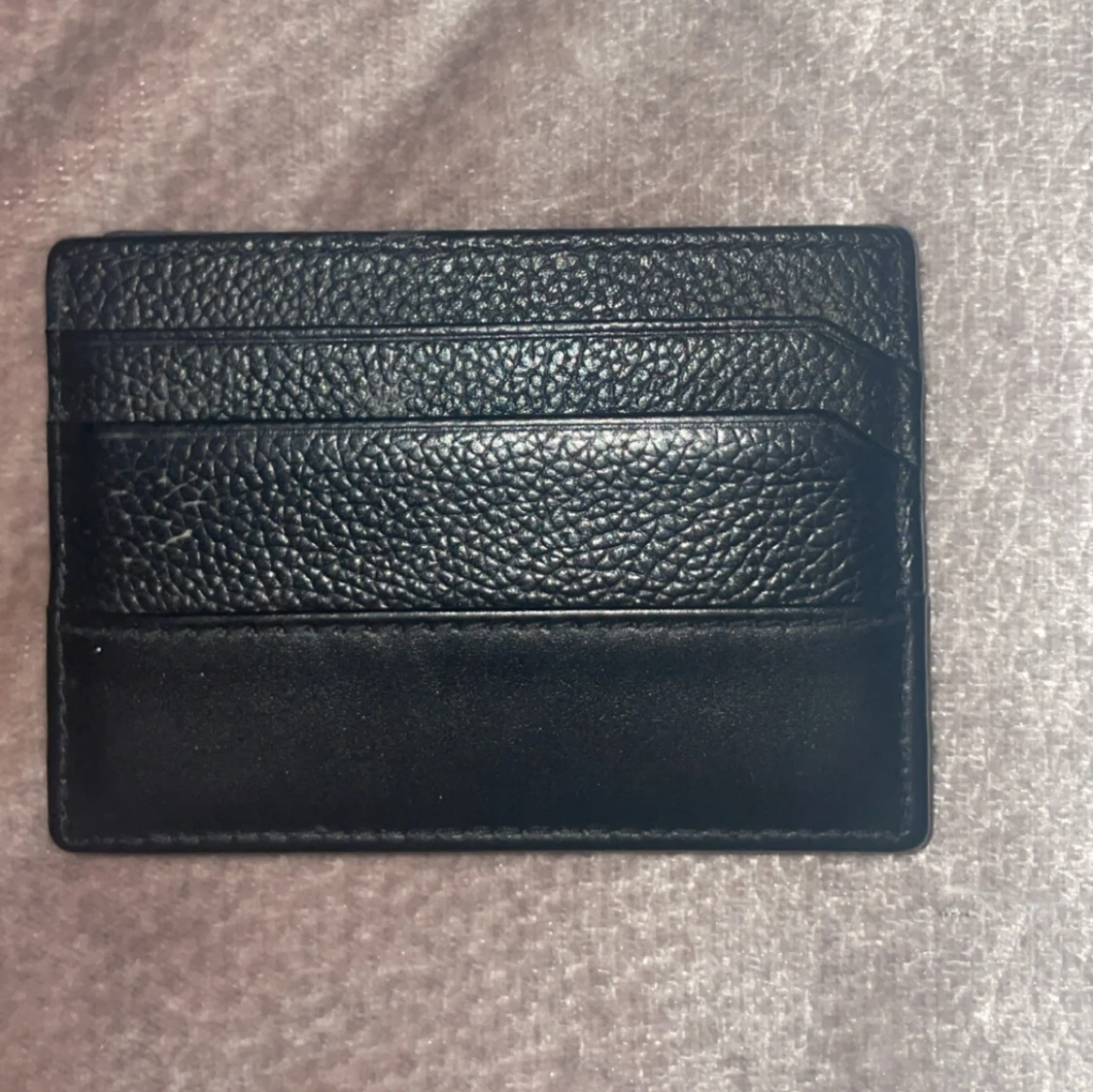 Svart kortfodral från Hugo - 1