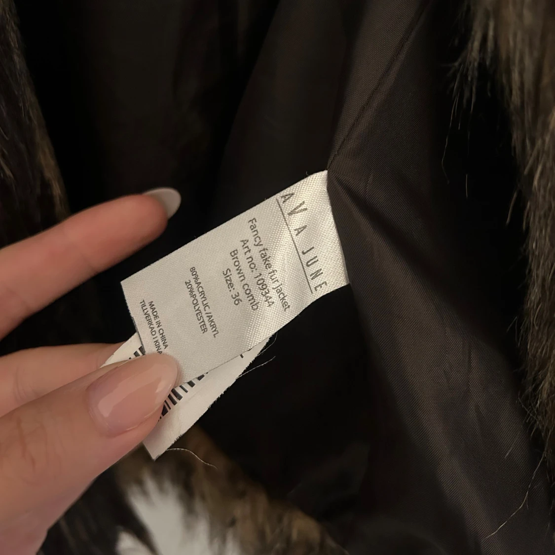 Brun pälsjacka från Ava June - 3