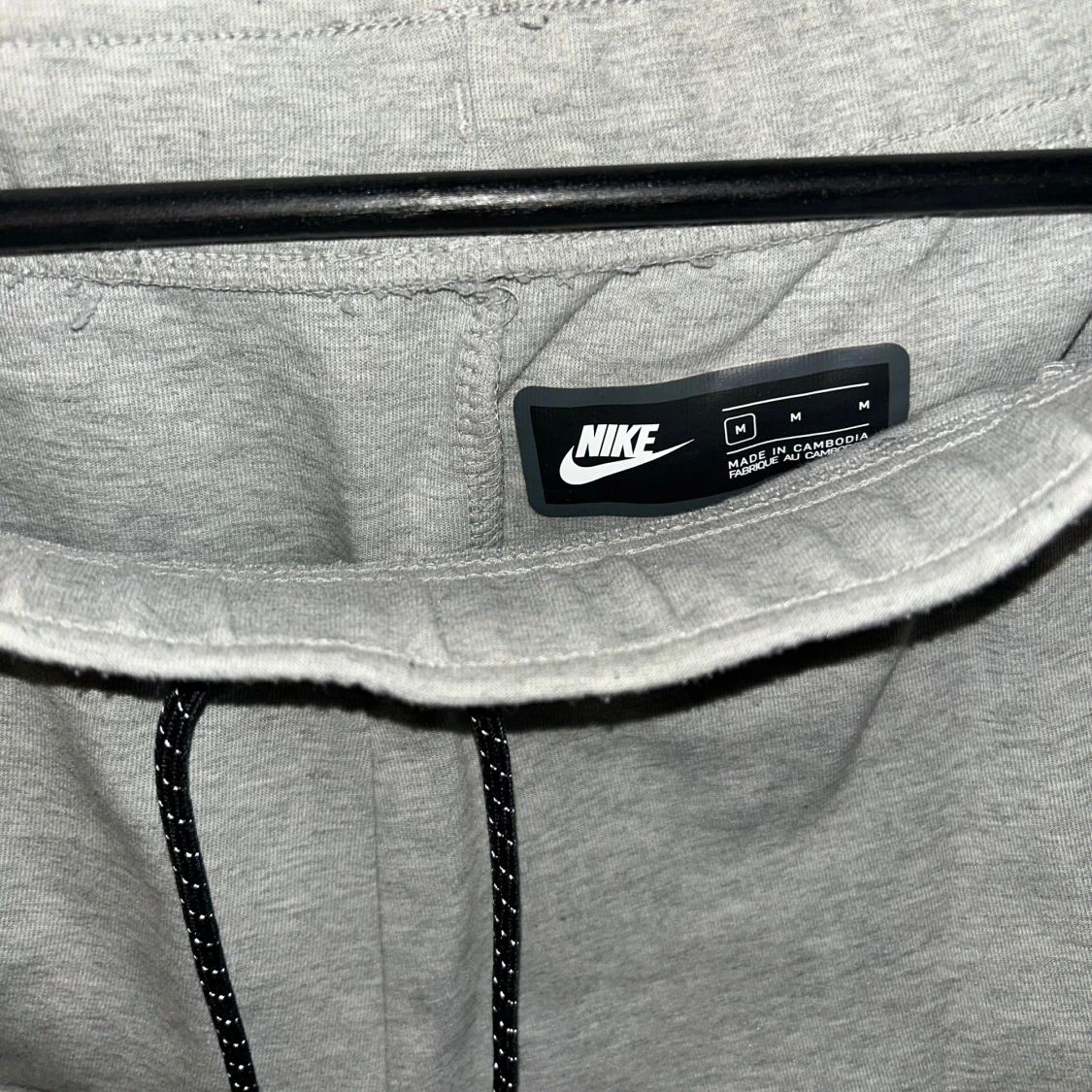 Grå mjukisbyxor från Nike, storlek M - 2