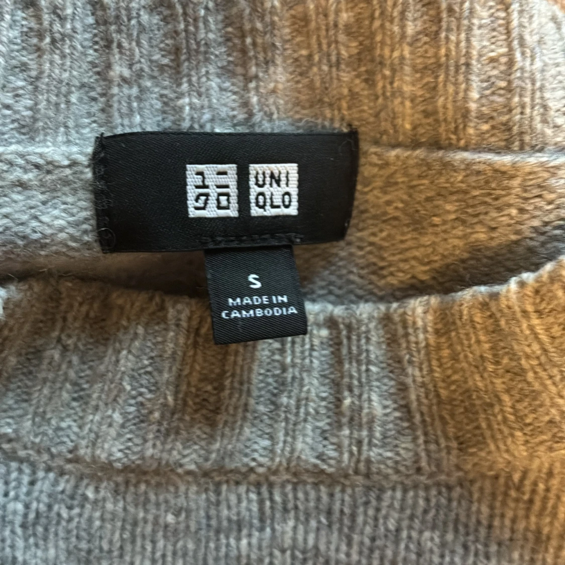 Grå stickad tröja från Uniqlo - 2