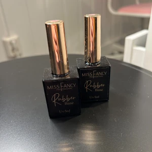 Missfancy rubberbase - INNEHÅLLER TPO! Får endast användas på privat bruk, alltså inte på andra❣️ Säljer då jag gör på andra💗 Kostar styckvis 55kr, tillsammans 100kr