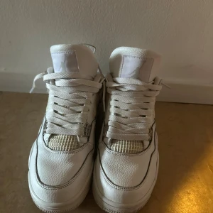 Jordan 4 pure metallic - Använda men i bra skick storlek 42 säljer billigt 