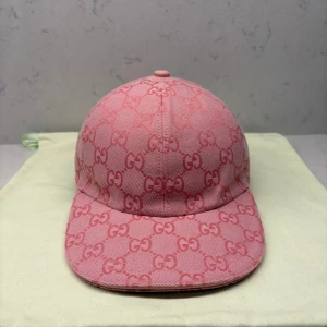 GG keps - Helt ny rosa GG keps, storlek M, dustbag och tags medföljer 