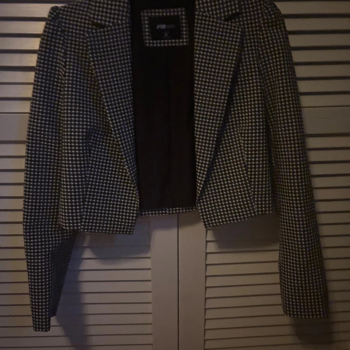 Rutig svartvit kavaj från FB sister