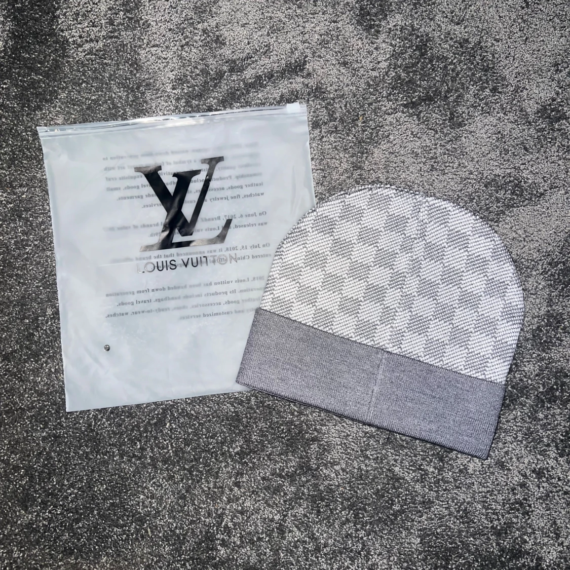 Snygg grå mössa - 1