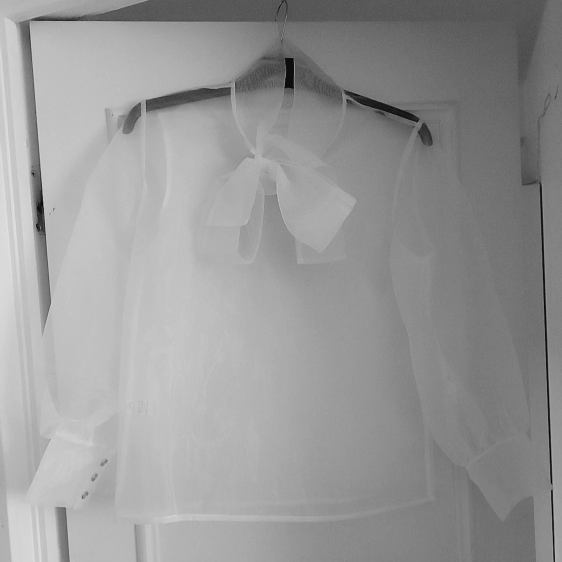 Vit transparent blus med rosett - 1