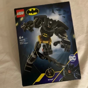 Lego batman - helt ny och oöppnad. Skulle ge bort som present men blev aldrig så. Orginalpris ligger runt 250kr