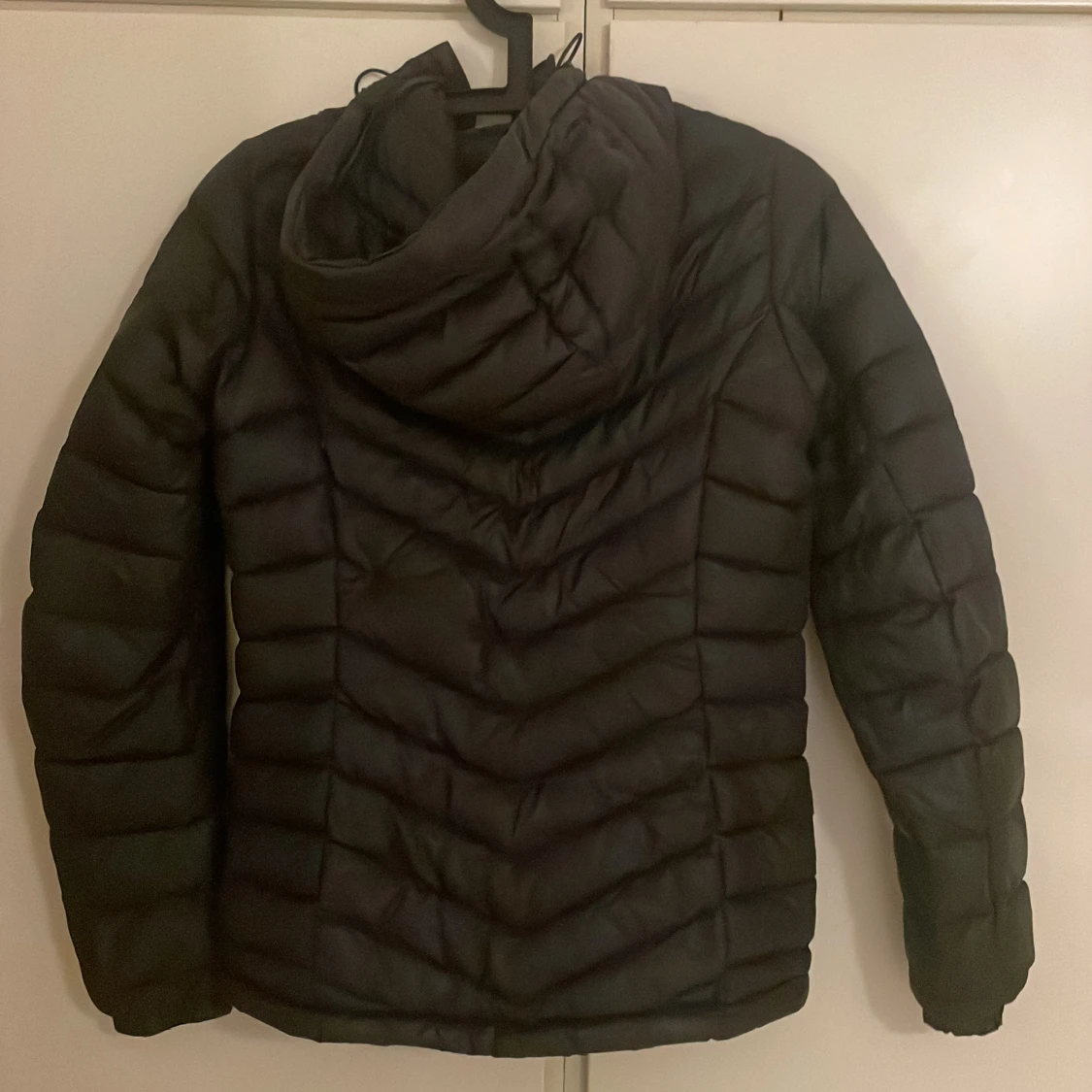 Svart dunjacka Peak Performance - 1