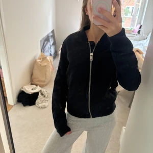 Marinblå bomberjacka  - Supersöt! Inga defekter 