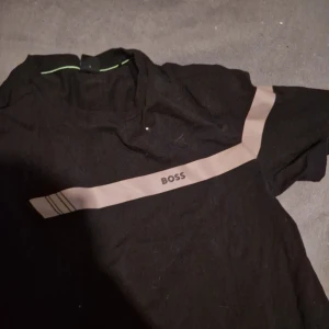 Boss t shirt svart - Ny pris 600