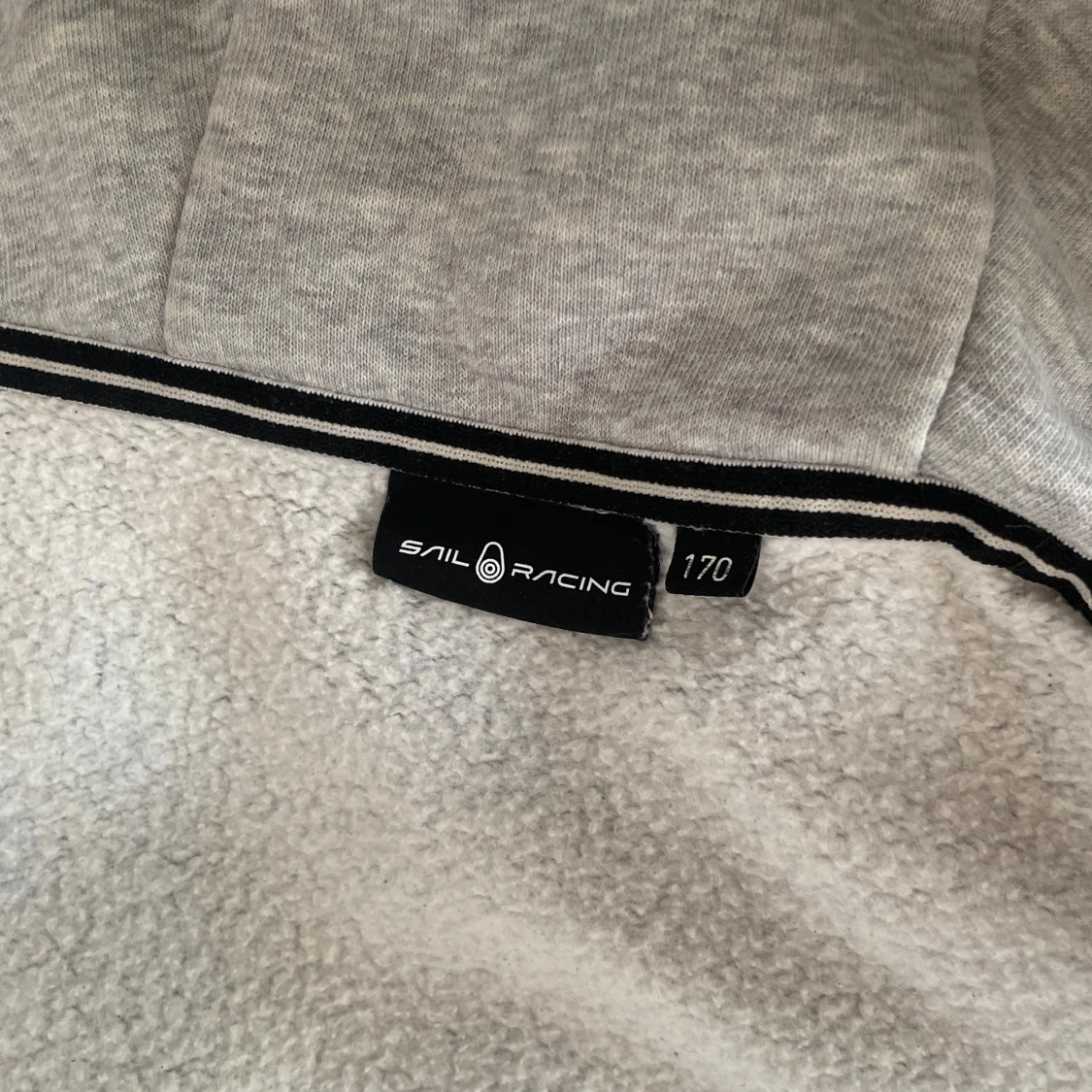 Grå hoodie från Sail Racing med dragkedja - 3