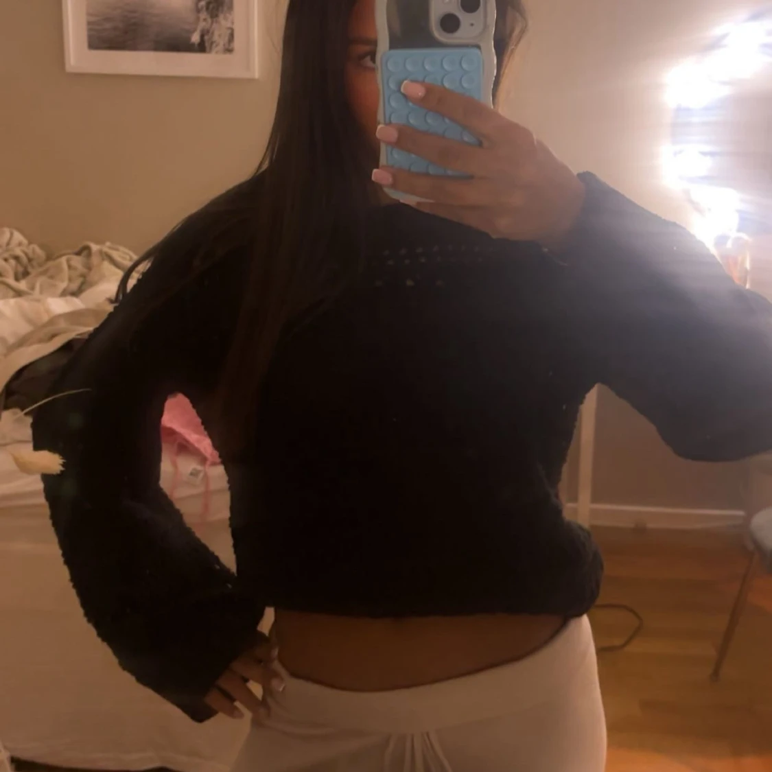 Svart stickad croppad tröja