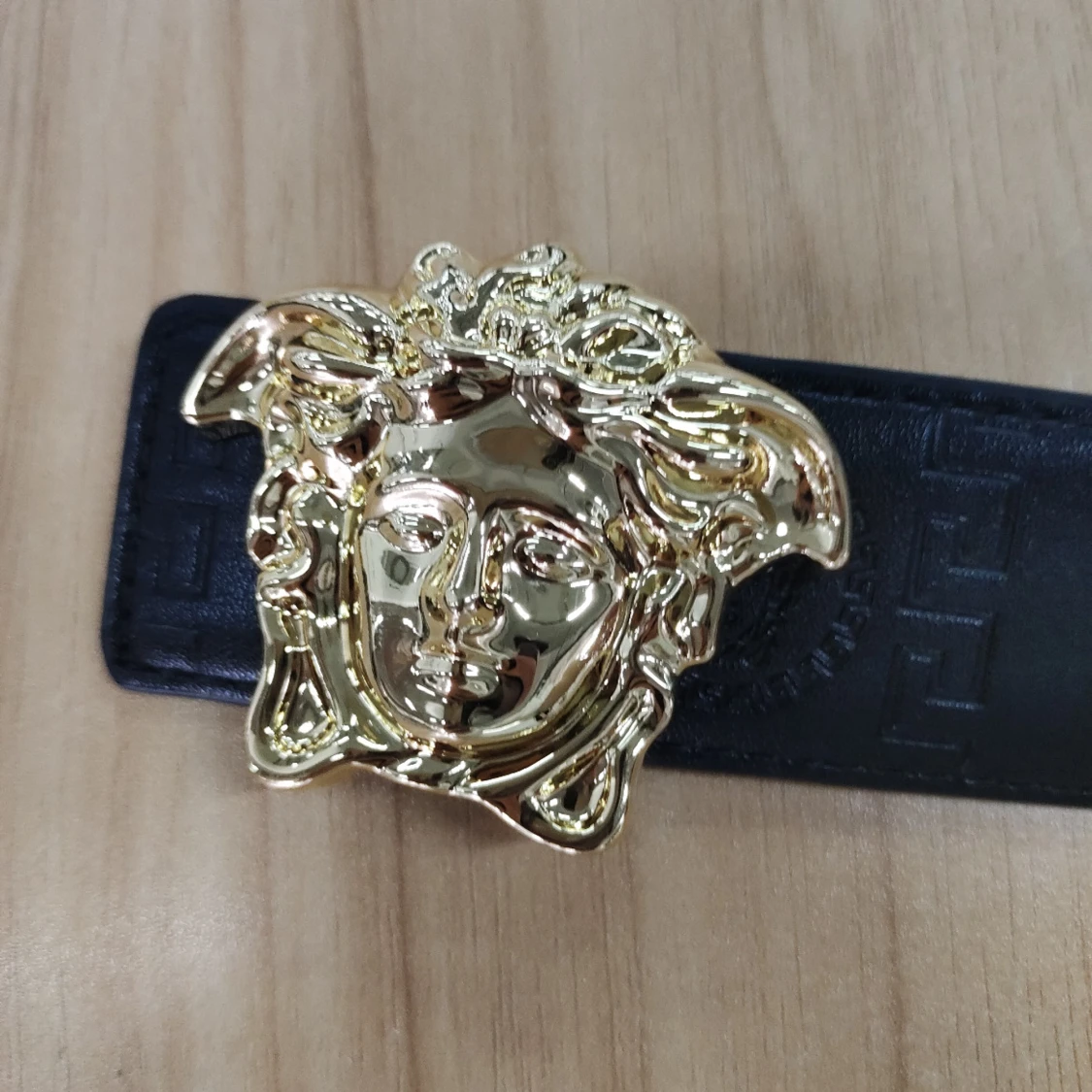 Svart Versace-bälte med Medusa-spänne