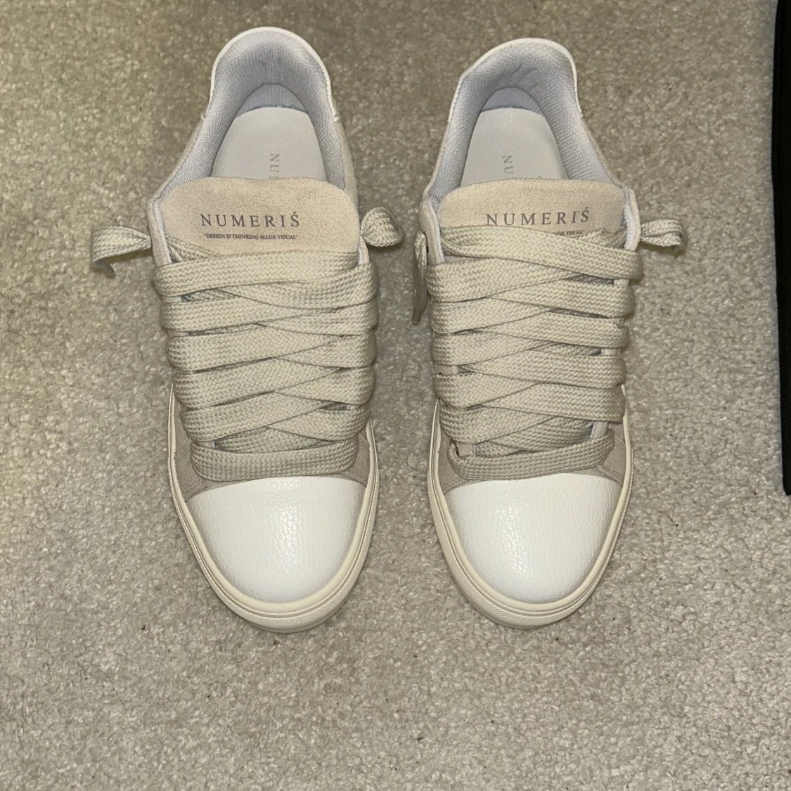 Beige sneakers från Numeris i mocka - 3