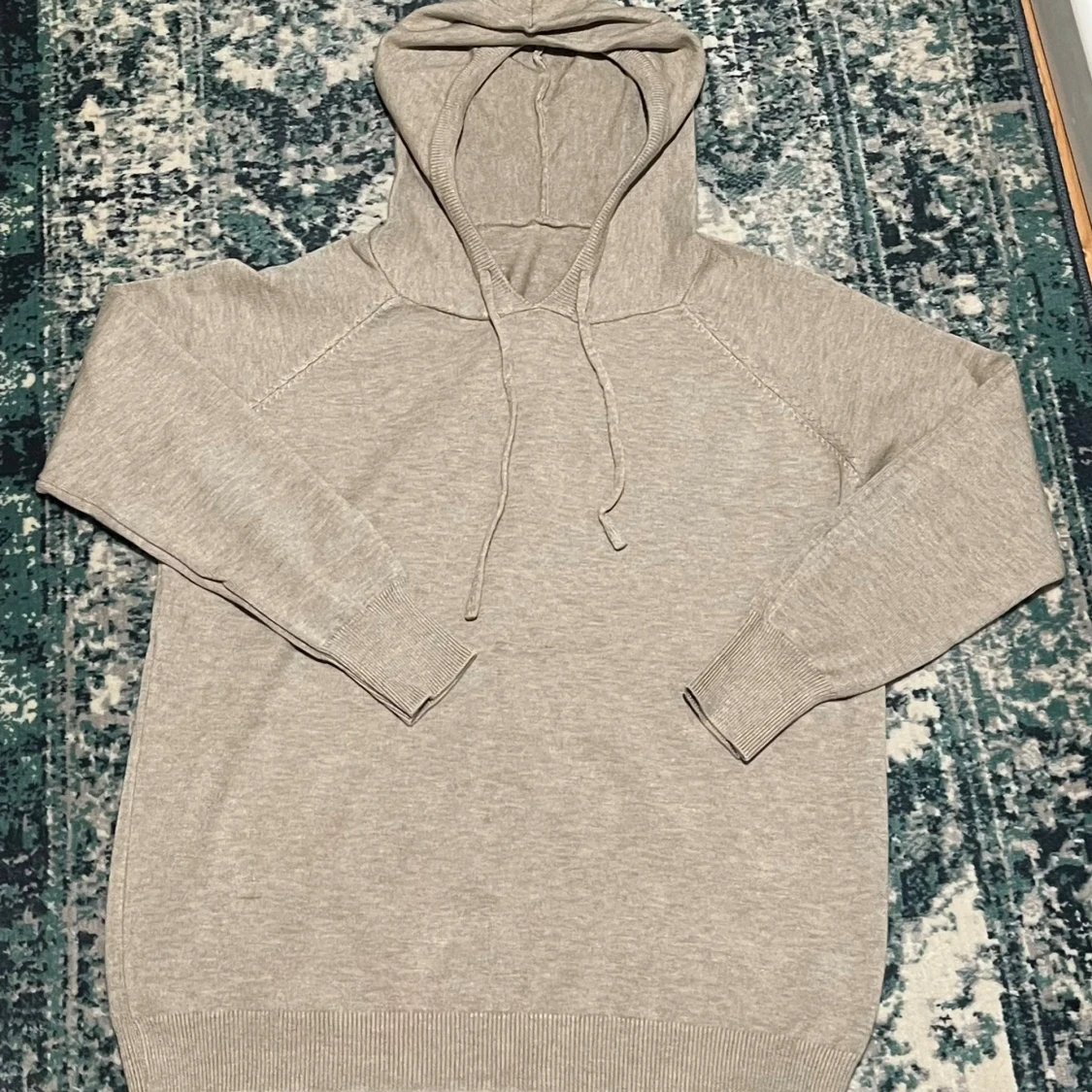 Beige kachmir hoodie med snörning
