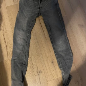 Jack & Jones Jeans - Jack & Jones Slim Jeans storlek 32/32 för män använda en gång bara nyskick.