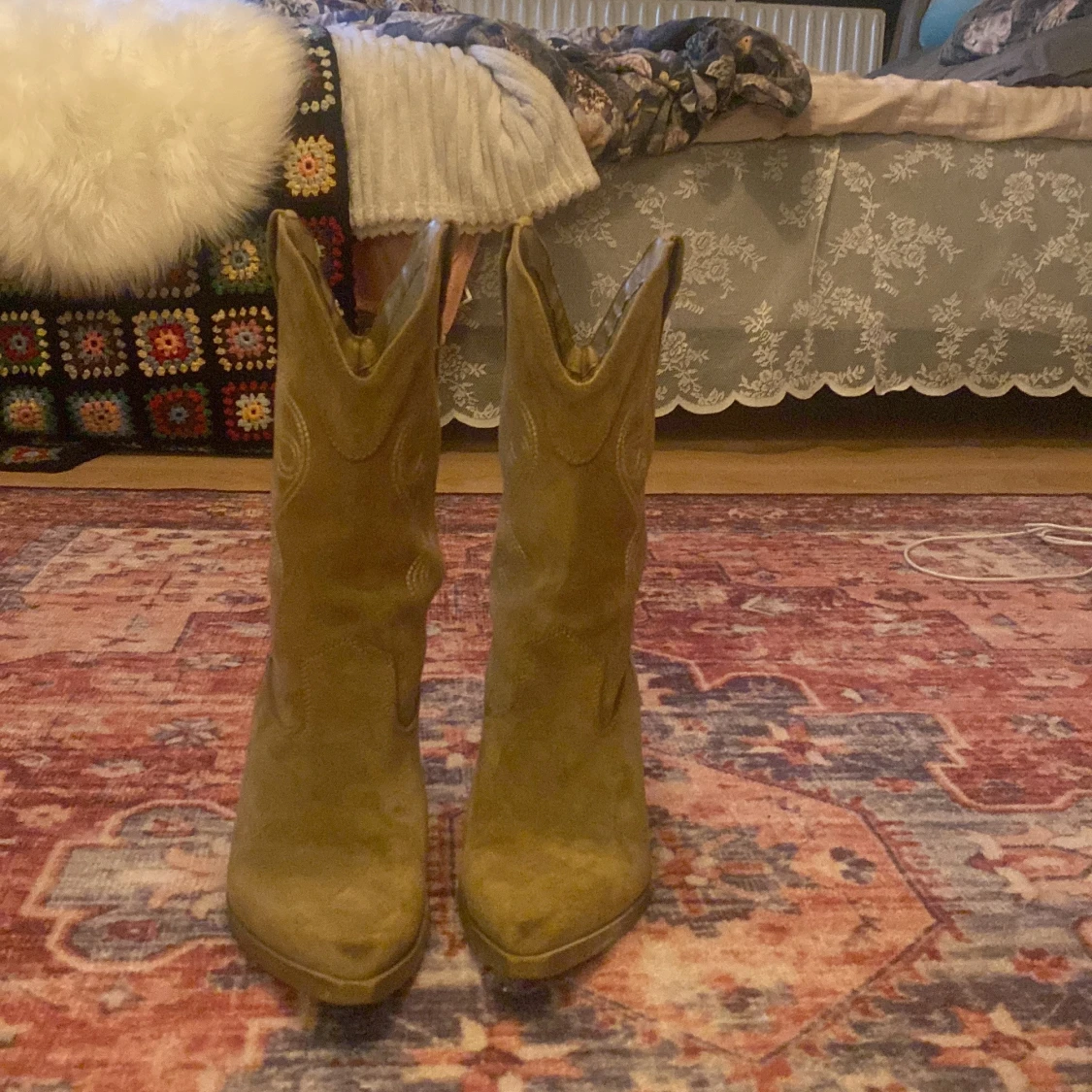 Bruna cowboy boots i mocka - 1