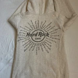 Beige Hard Rock Cafe hoodie med tryck - Beige hoodie från Hard Rock Cafe, strl S.