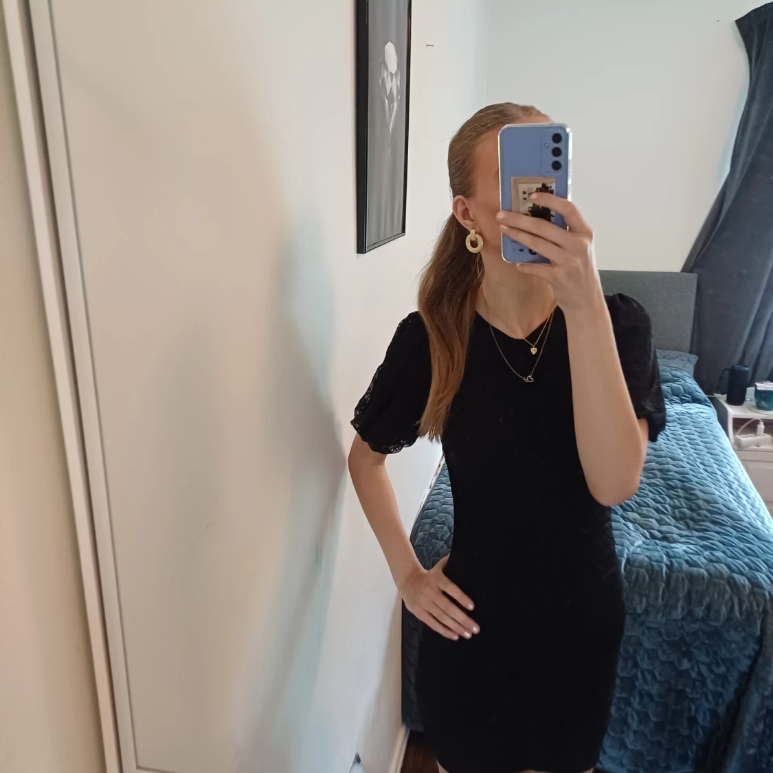 Svart spetsklänning från DIVIDED - 2