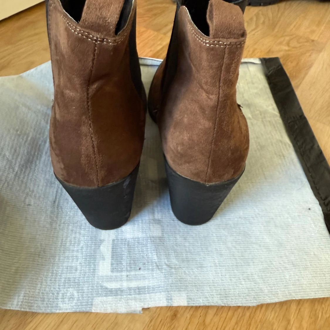 Bruna mocka chelsea boots med klack - 4