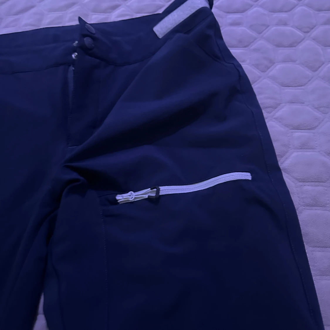Mörkblå täckbyxor från Neomondo - 2