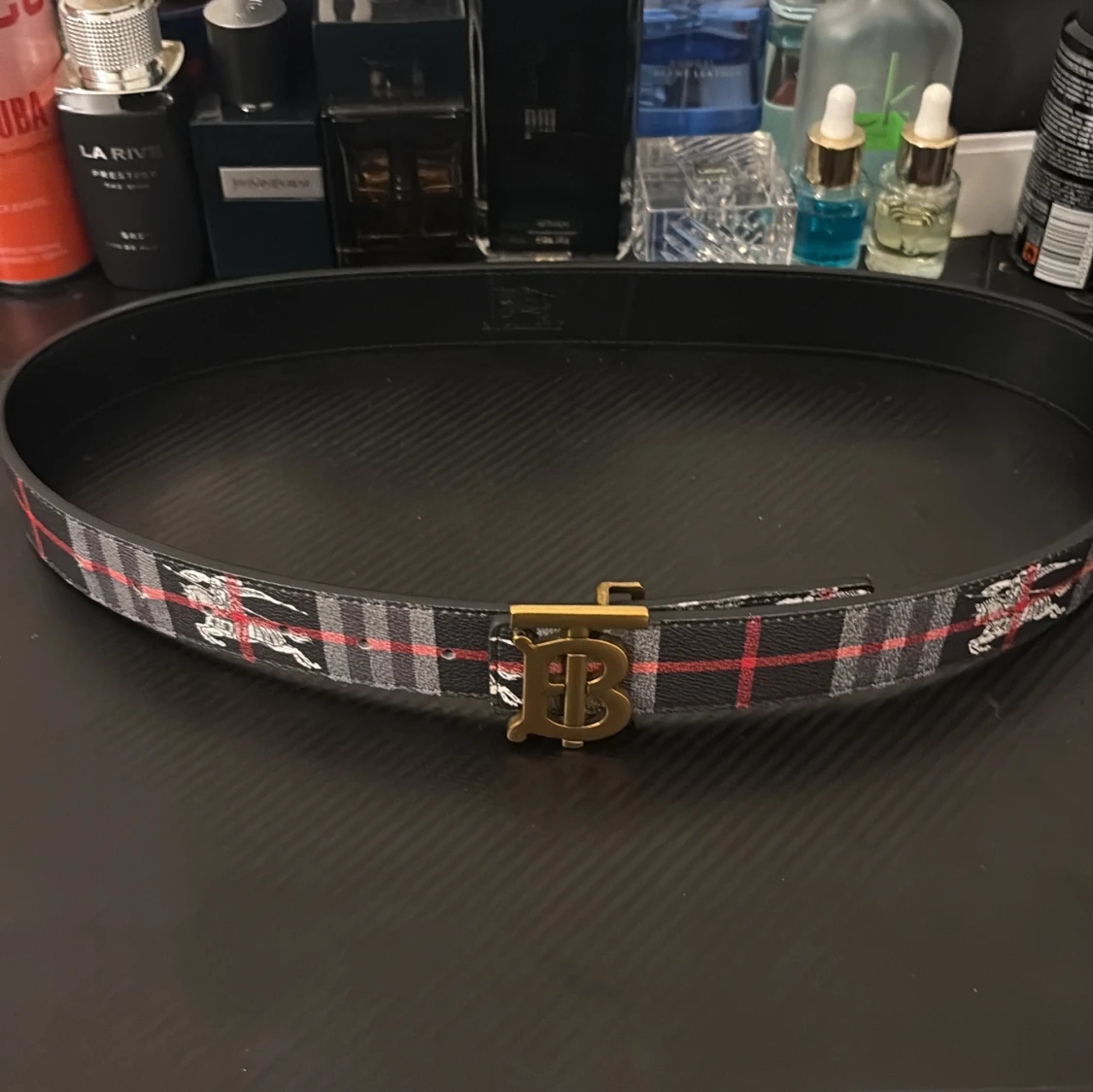 Svart Burberry bälte 