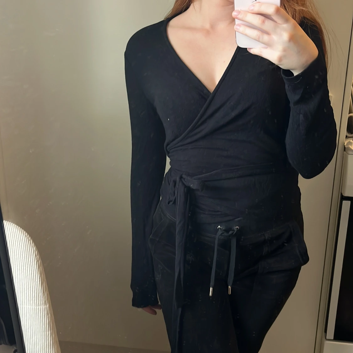 Svart omlottopp med knytband - 2