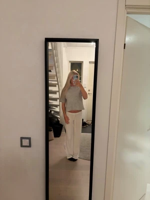 Grå stickad T-shirt  - Jätte fin stickad T-shirt som inte kommer till användning skriv för fler bilder eller frågor 💕