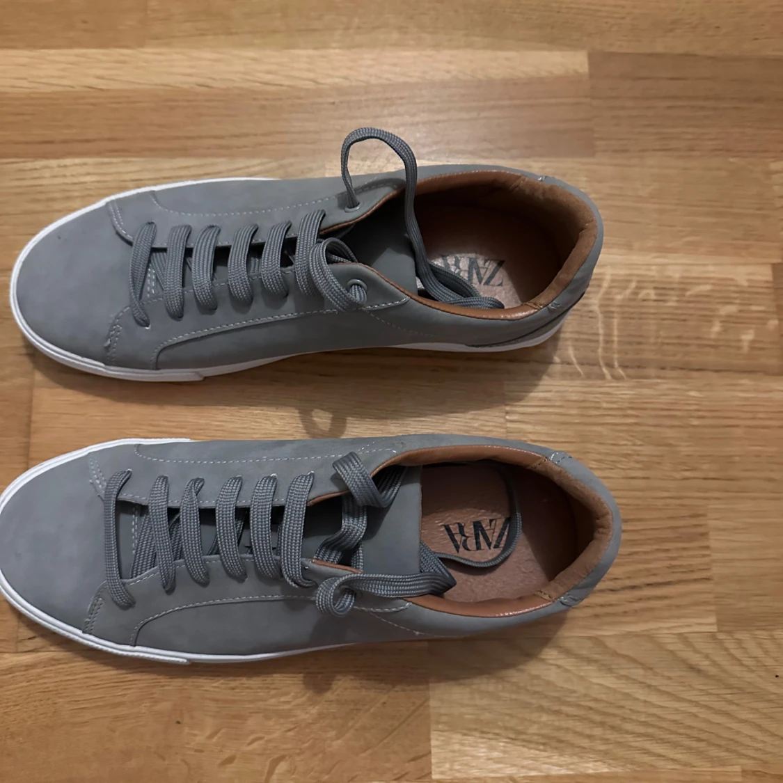 Gråaskor från Zara - 3