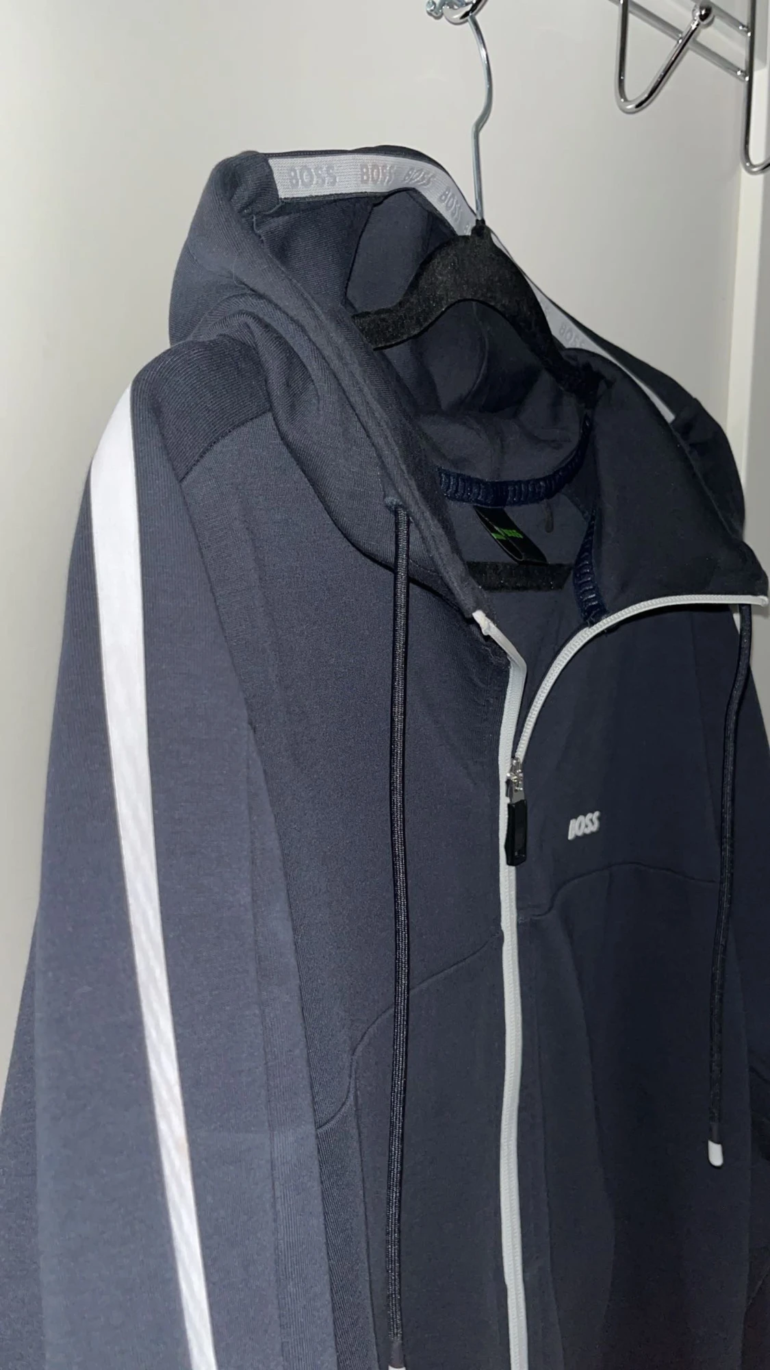 Mörkblå hoodie från BOSS med dragkedja - 2