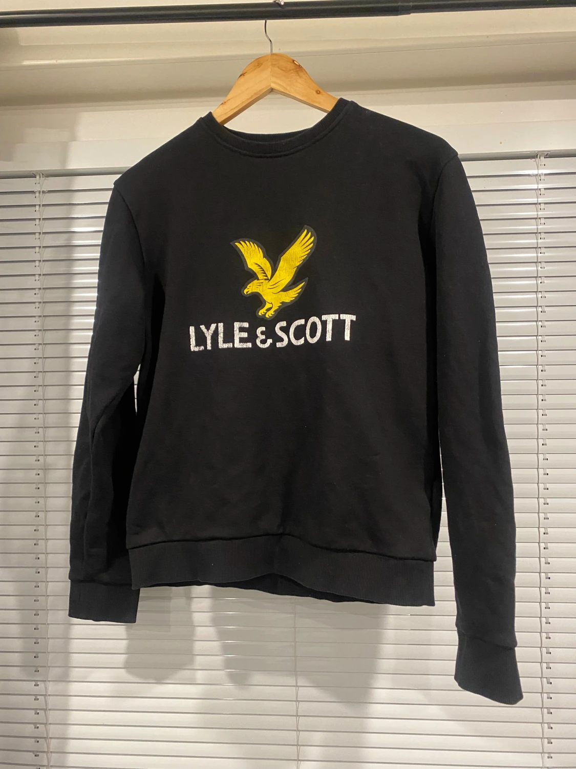 Svart Lyle & Scott sweatshirt S