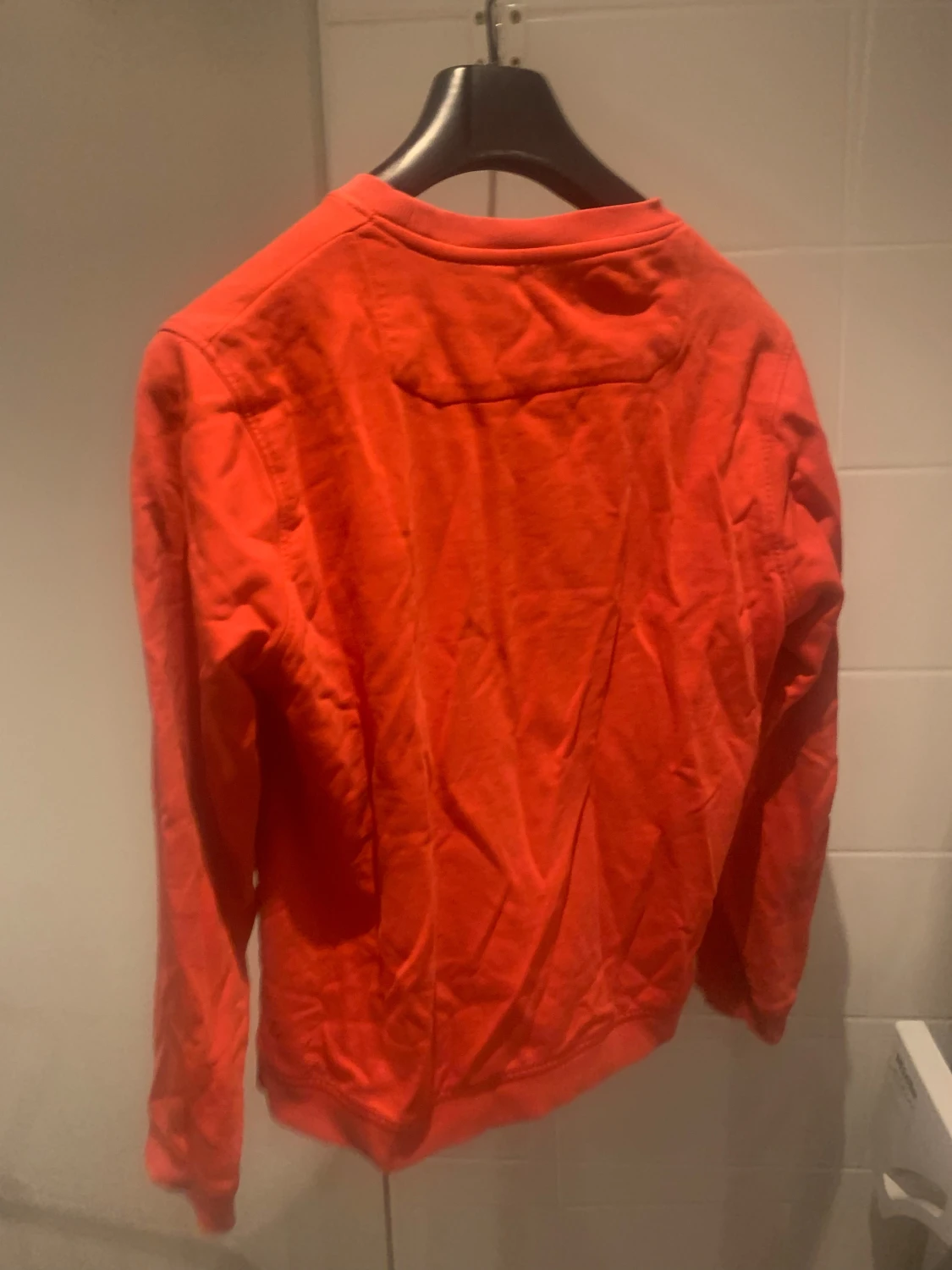Röd sweatshirt med 1975-tryck - 1