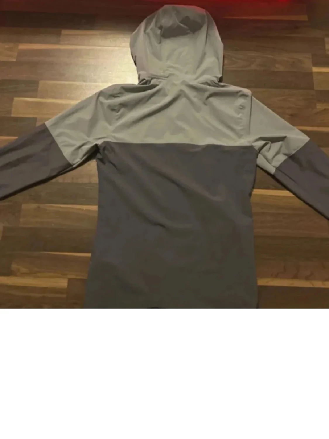 Grå vindjacka från Under Armour - 1