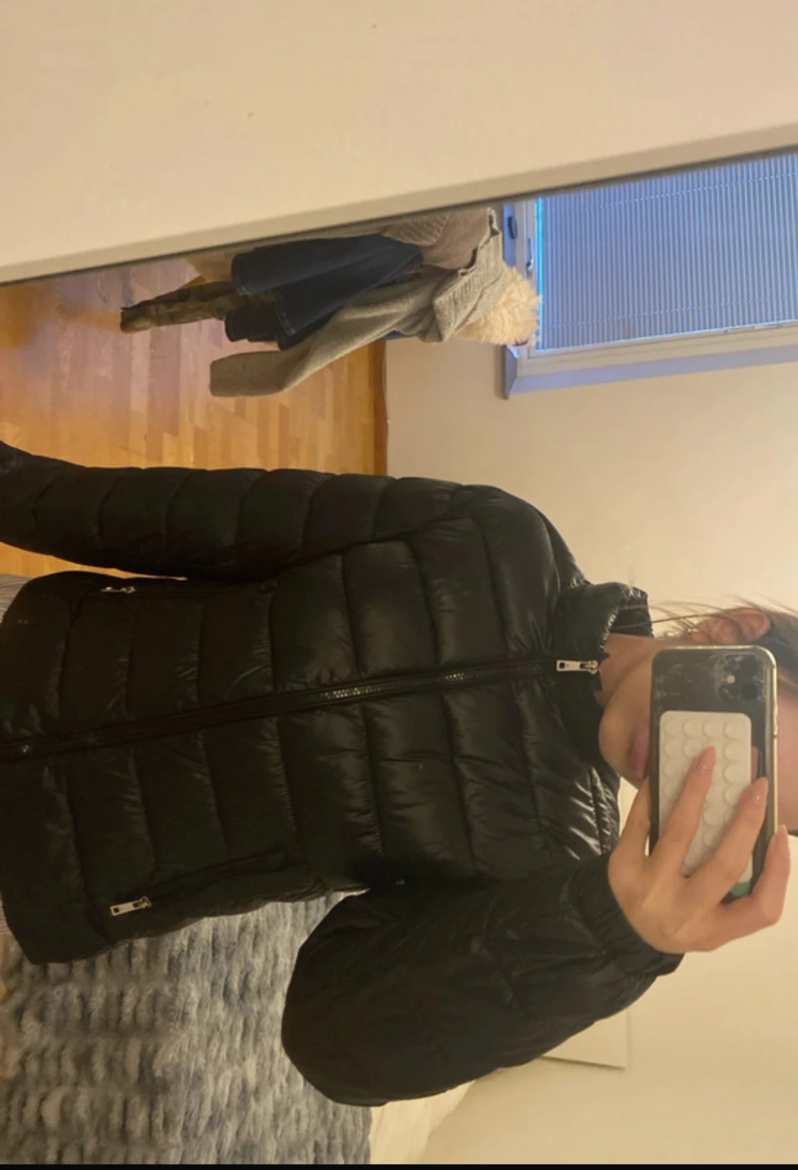 Svart pufferjacka med dragkedja - 2