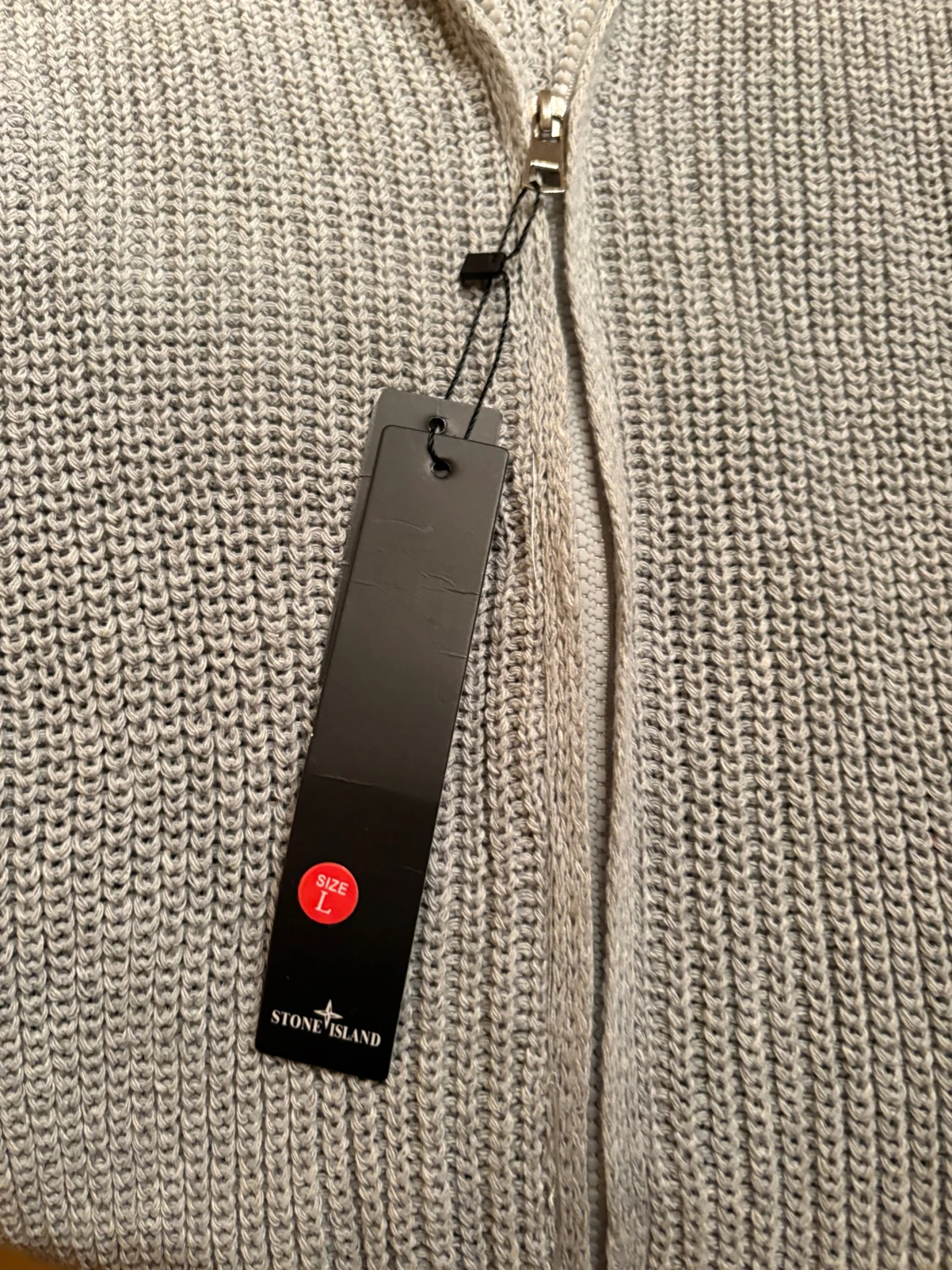 Grå/bech stickad  kofta från Stone Island - 4