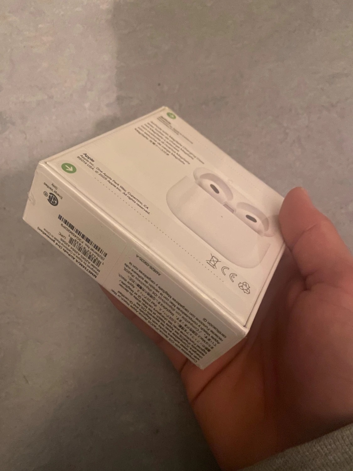 Apple AirPods (4th generation) med MagSafe-laddningsetui - 2