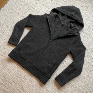 Fodrad Cardiganjacka - Säljer nu denna helt galet snygga cardiganjacka med foder, perfekt till våren! | Materialet är lite tvättat, vilket knappast märks | Hör av dig vid minsta fråga🤗