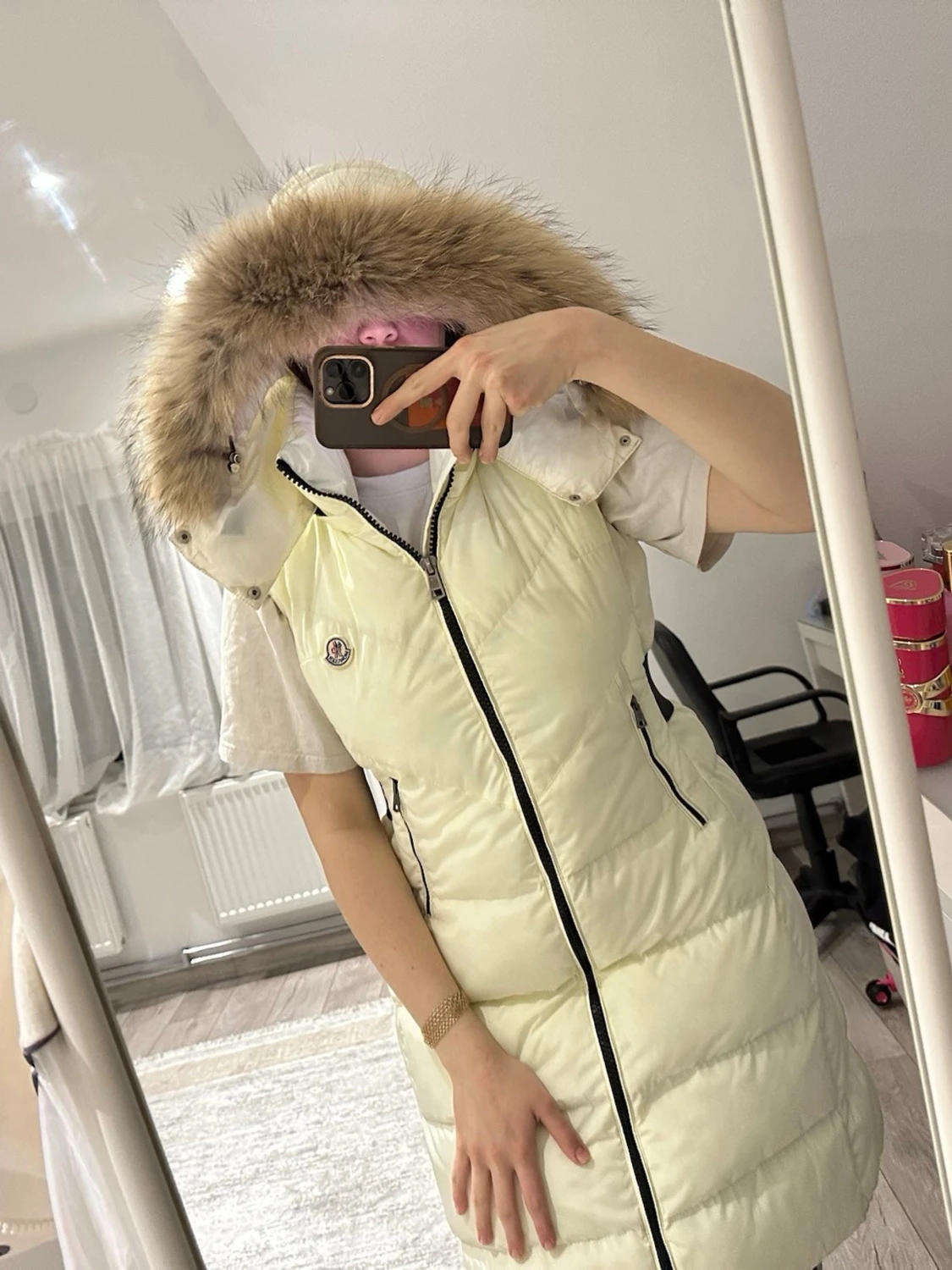 Vit lång dunväst från Moncler - 2