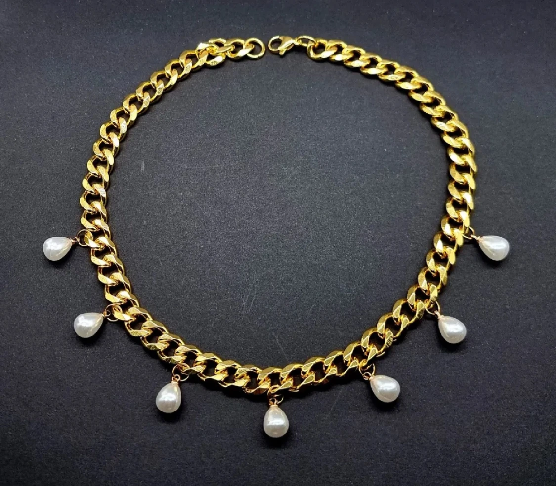 Guldpläterat halsband med pärlor 