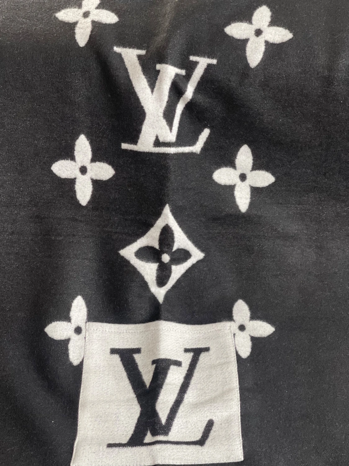 Vuiton svartvit sjal med fickor - 4
