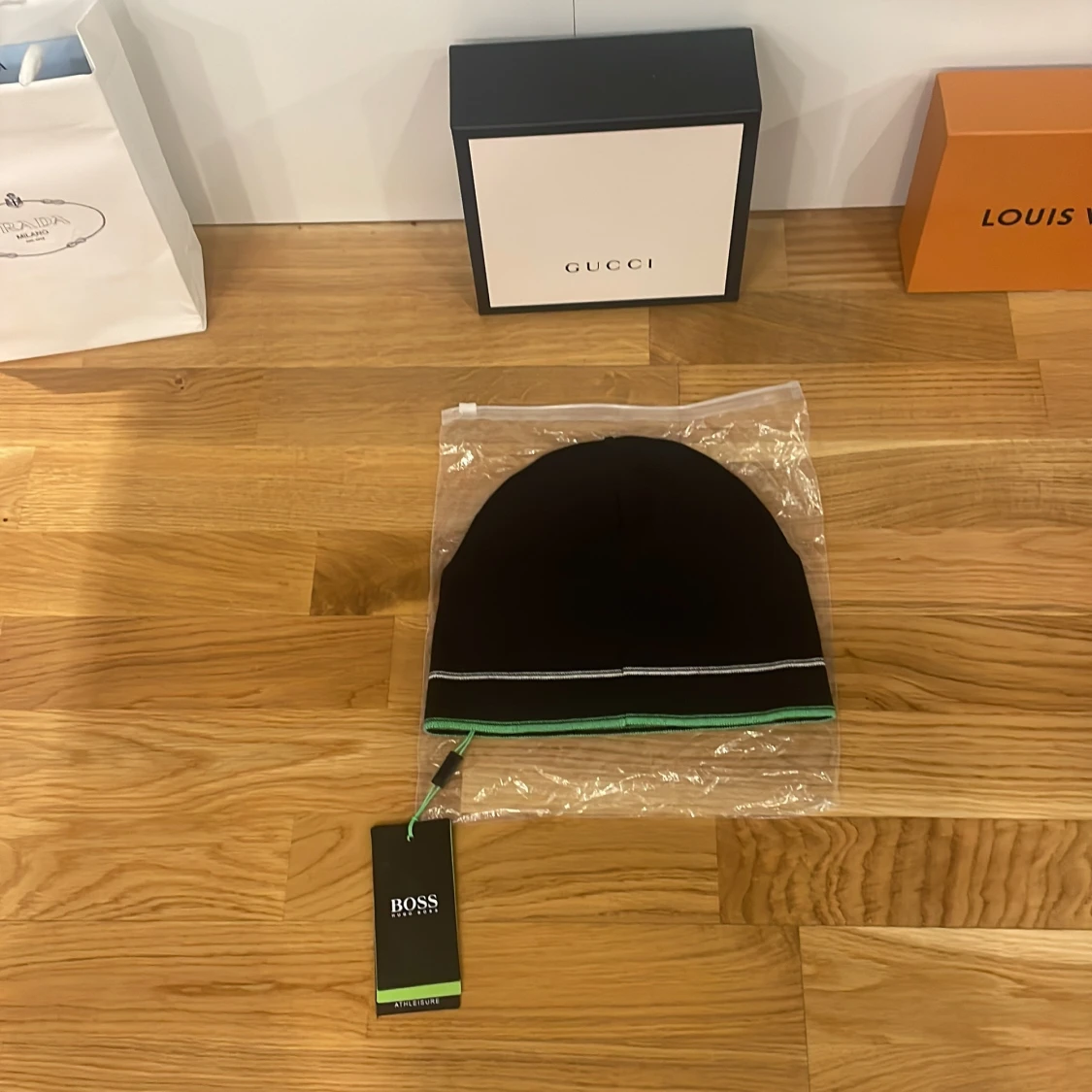 Svart mössa från BOSS - 90