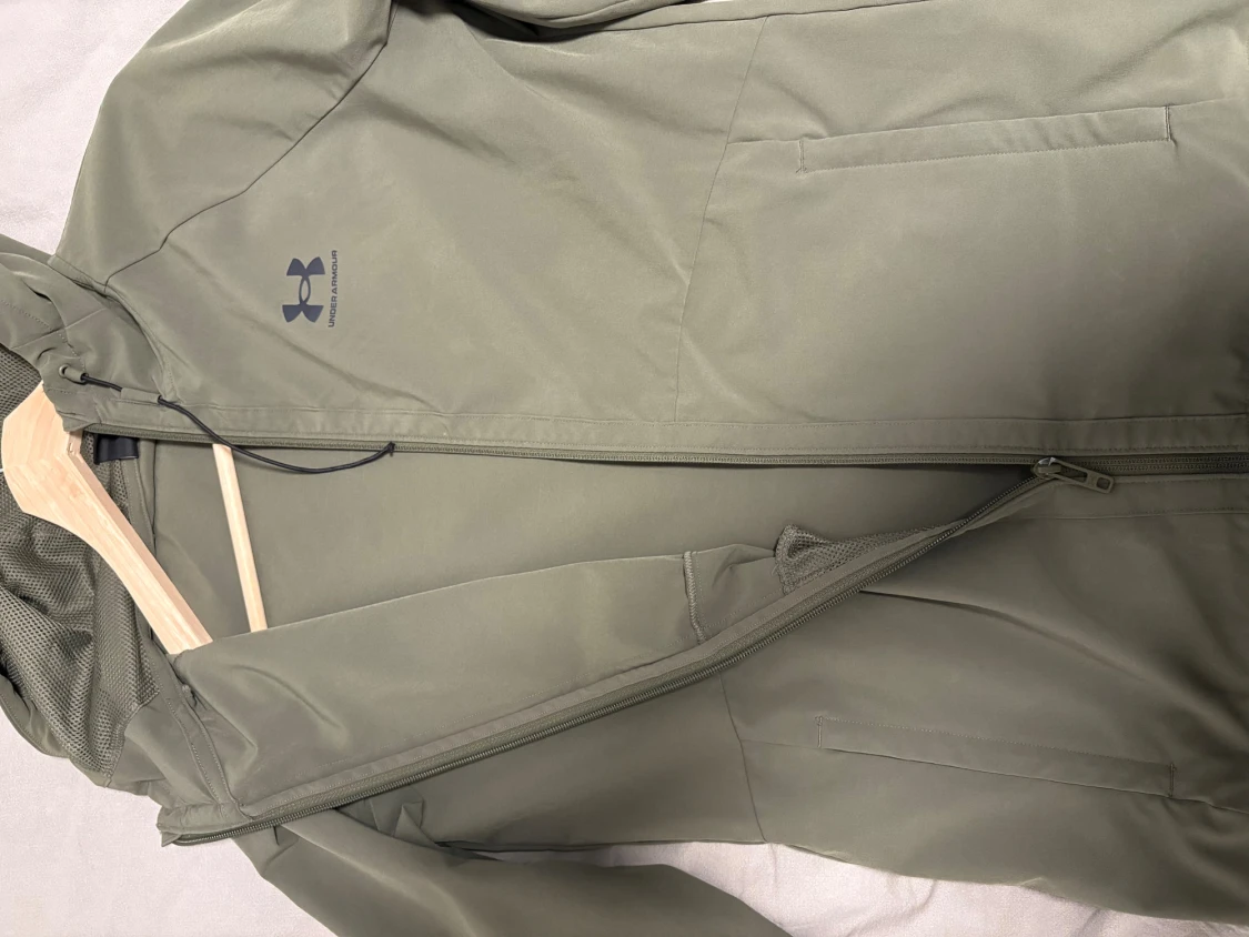 Olivgrön vindjacka från Under Armour - 1