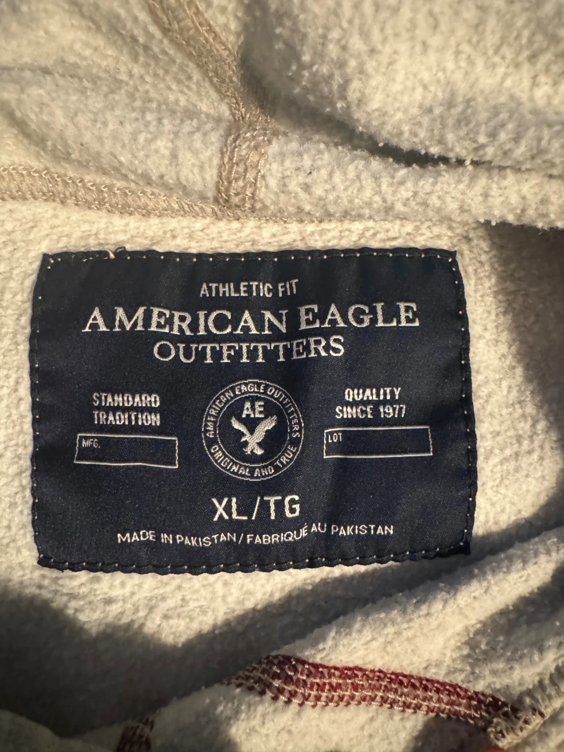 En grå hoodie från American Eagle  - 2