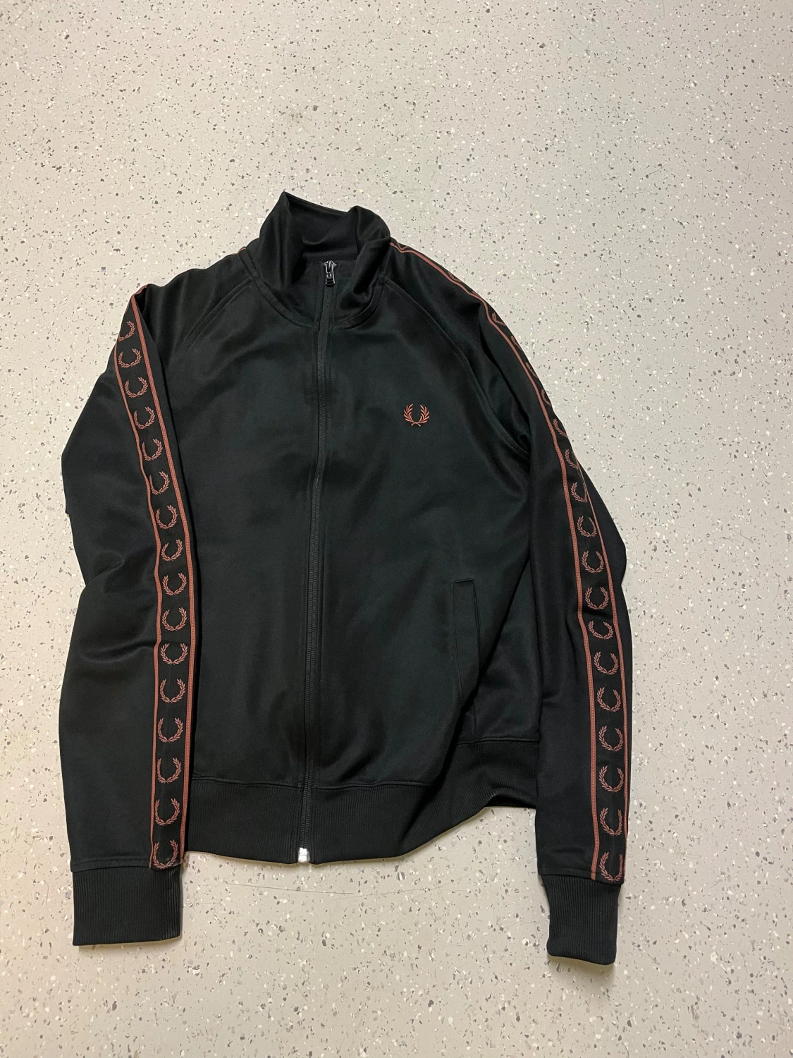 Svart Fred Perry bomberjacka S