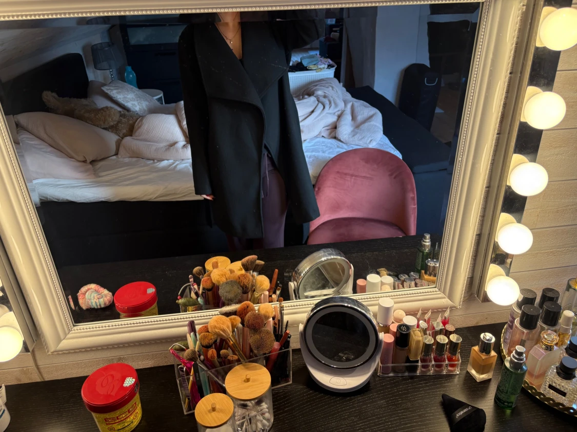 Svart kappa från vila - 1