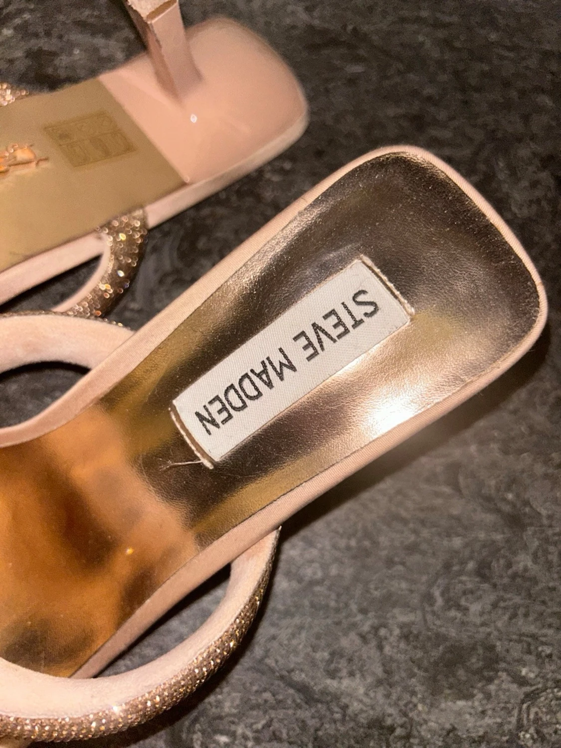 Glittriga guldiga klackar från Steve Madden - 6