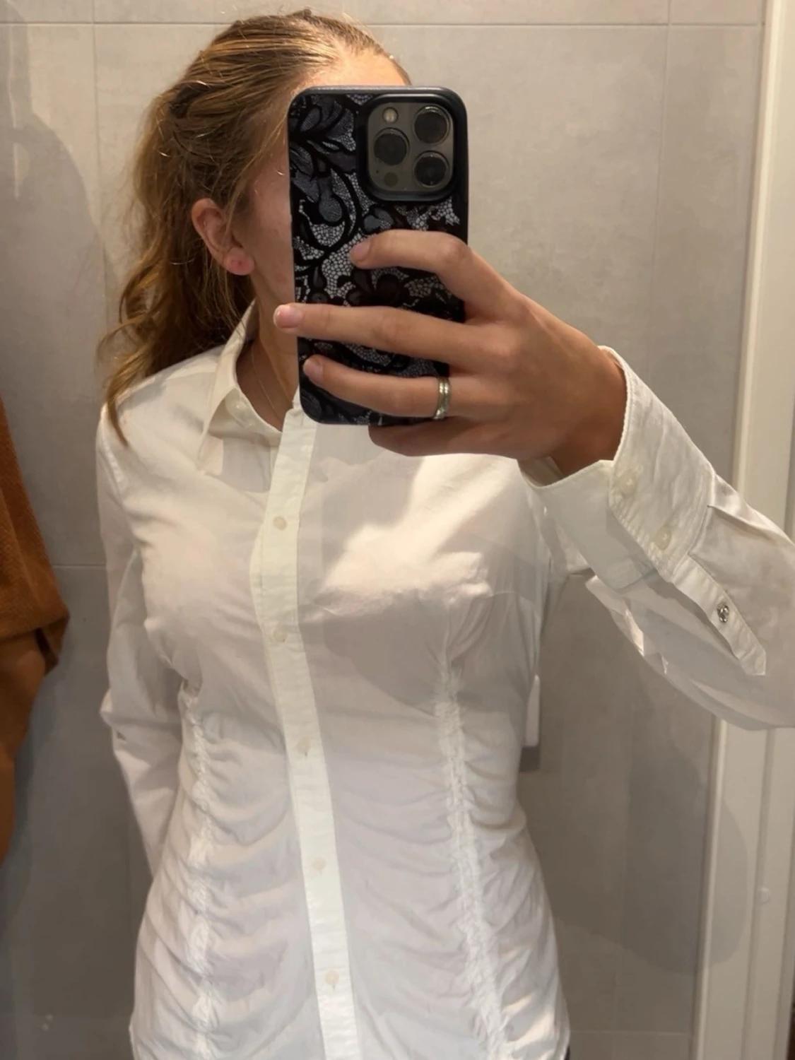 Vit skräddar skjorta med rynkade sidor - 3