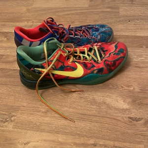 Nike Kobe 8 what the  - Säljer ett par Nike Kobe 8 what the i storlek 46 med box använt några gånger 