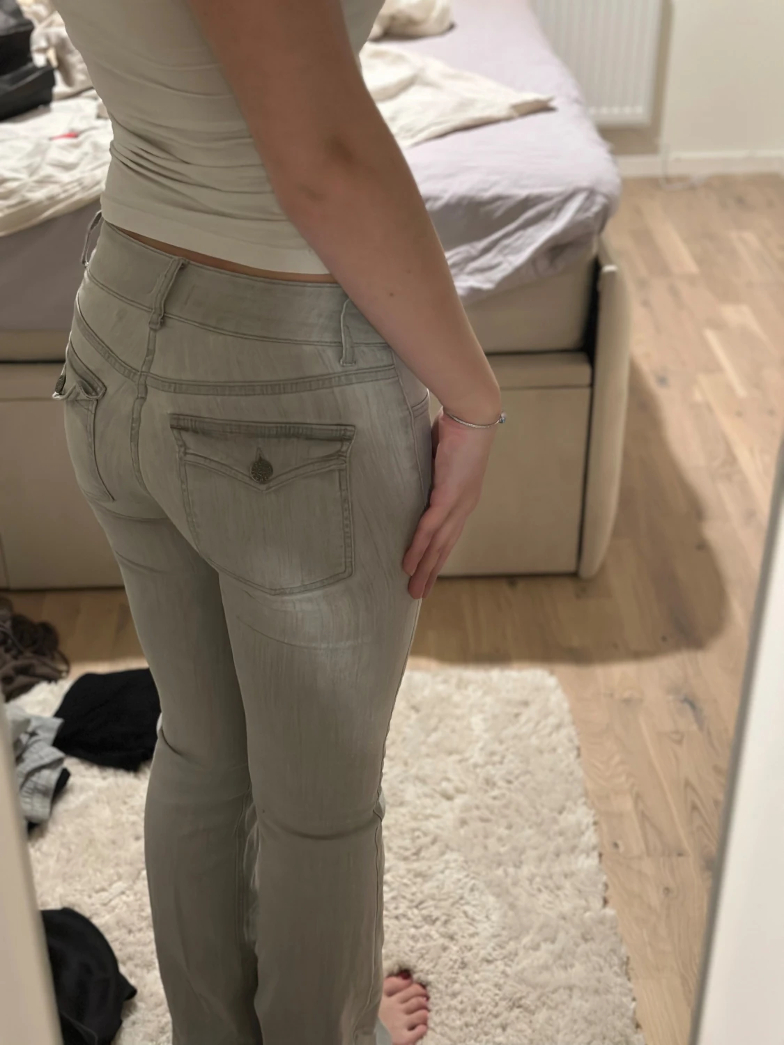 Ljusgrå bootcut jeans  - 1