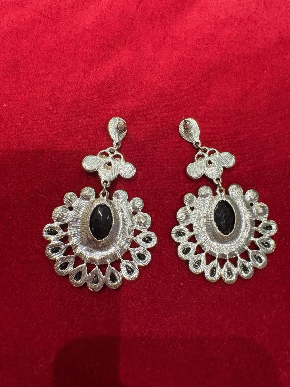 Stora svarta statementörhängen - 2